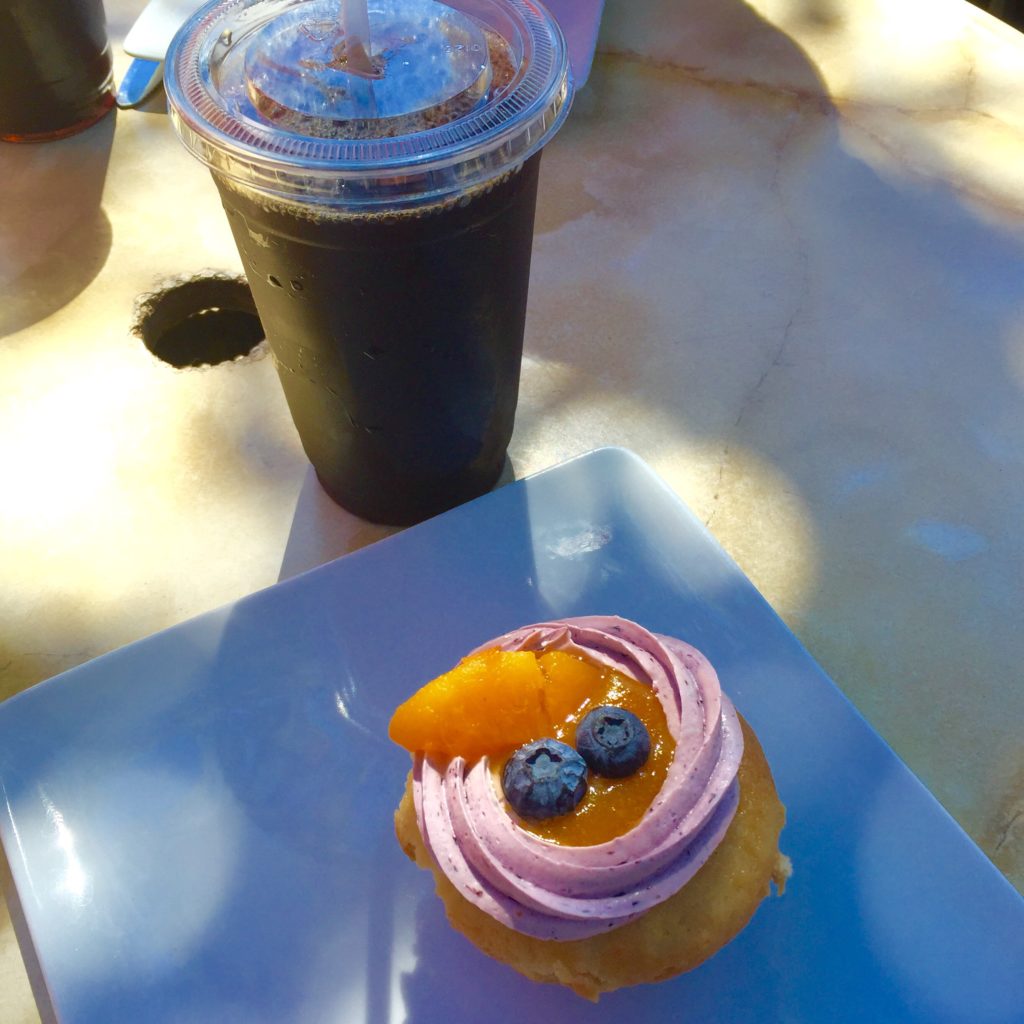 Iced coffee & a cupcake to end an impromptu al fresco lunch on a Friday